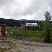 Czarna Góra - Stronie Śląskie lipiec 2014, Widok na dolną stację wyciągu z parkingu.