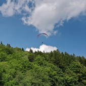 Grzmiąca Paragliding Fly, Tomek ciągle walczy w parterze.